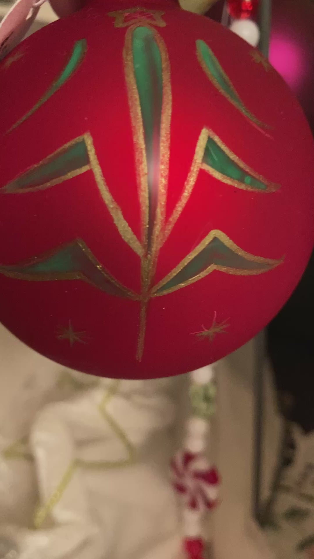 Ornament red